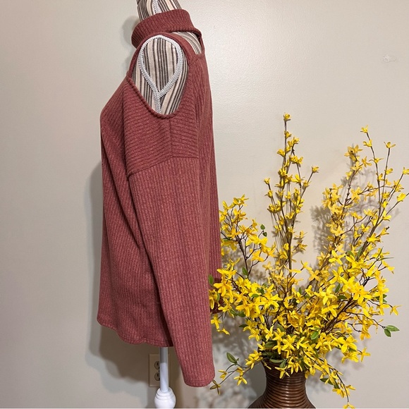 Vanilla Bay Heathered Burgundy Left Sleeve Cutout Long Sleeve Sweater - Size L - Picture 2 of 7